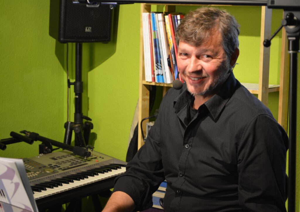 Peter im Musikstudio